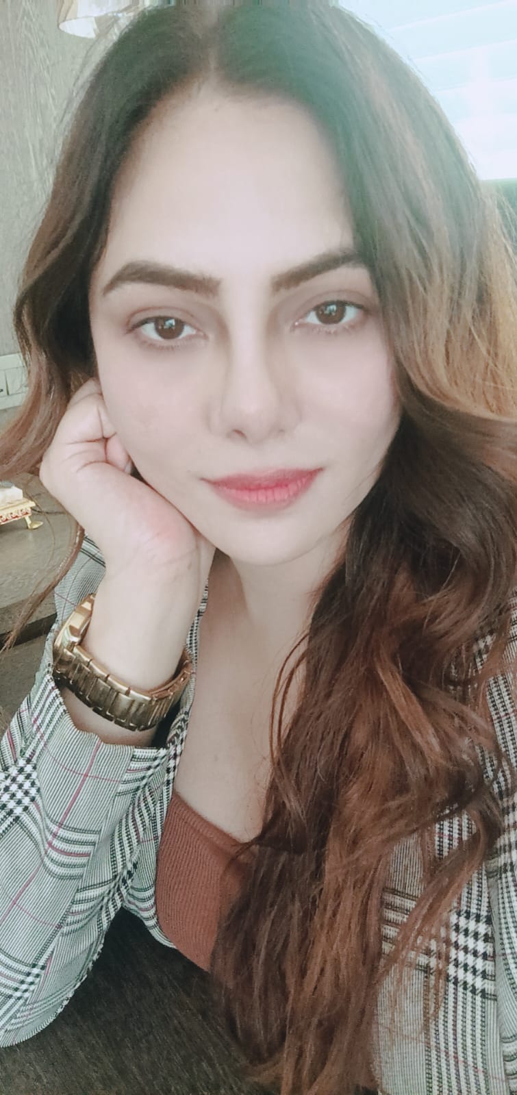 Hypnotherapist Vibha Jain offering compassionate nail biting therapy